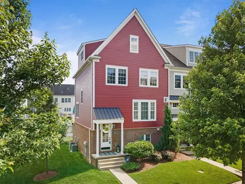 1313 Village Ln, Bridgeville, PA 15017
