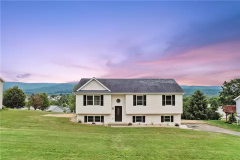531 Madison Dr, Smithfield, PA 15478