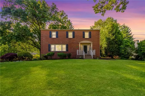 1812 Tyburn Ln, Pittsburgh, PA 15241