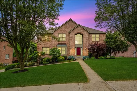 1077 Tall Trees Dr, Pittsburgh, PA 15241