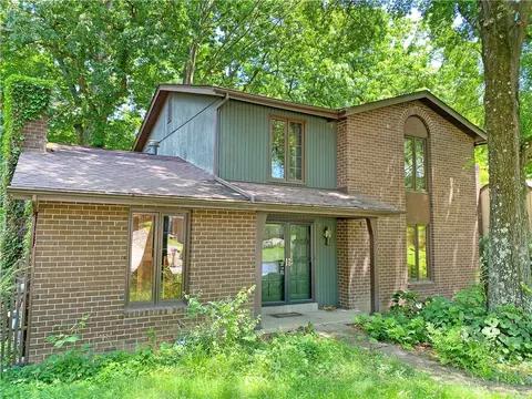 127 Cassia Dr, Clairton, PA 15025