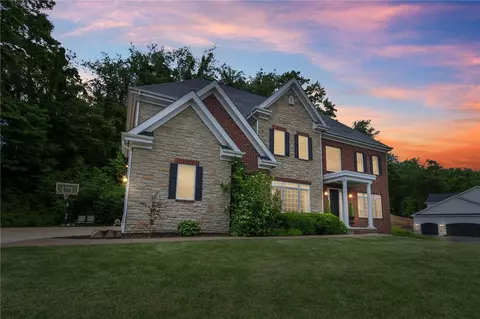 27 Elm Dr, Pittsburgh, PA 15238