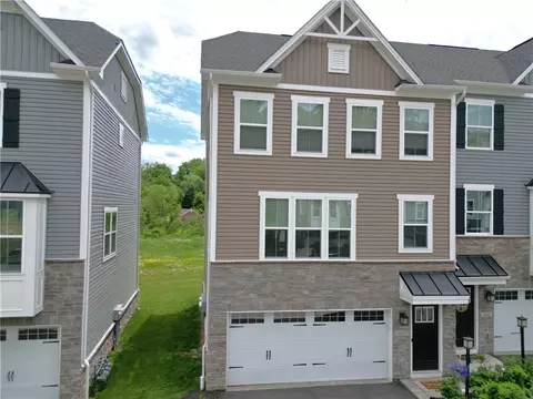 4052 Crown Dr, South Park, PA 15129