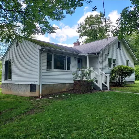 421 Division St, Hunker, PA 15639