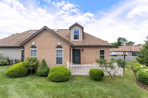 1221 Stanford Ct, Coraopolis, PA 15108