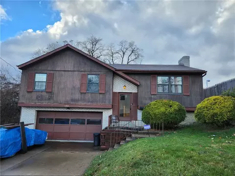 122 Pennoak Dr, Penn Hills, PA 15235