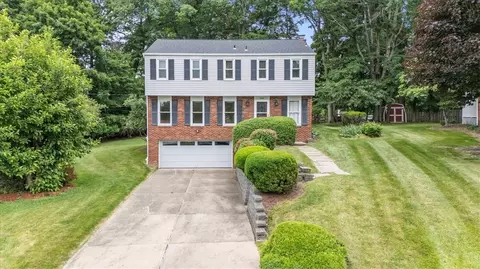 5675 Scenic View Dr, Bethel Park, PA 15102