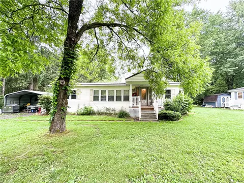 2988-3004 Pecan Dr, Linesville, PA 16424