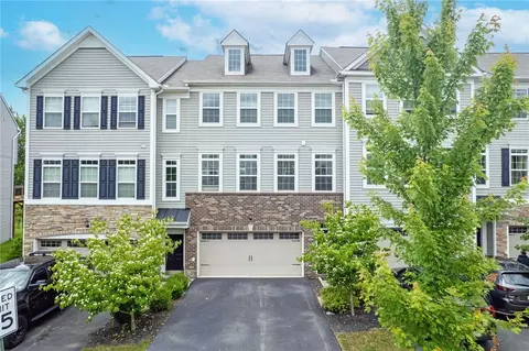 241 Eagle Dr, Cranberry Township, PA 16066