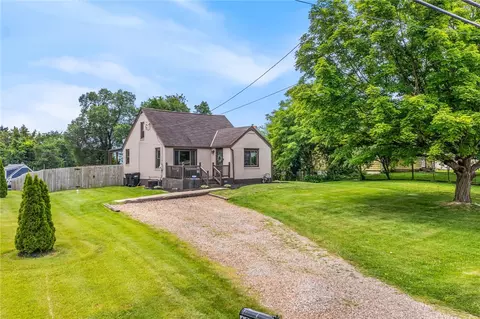 111 Gross Dr, Aliquippa, PA 15001