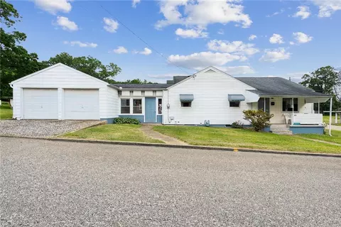 401 W 5th Ave, Derry, PA 15627