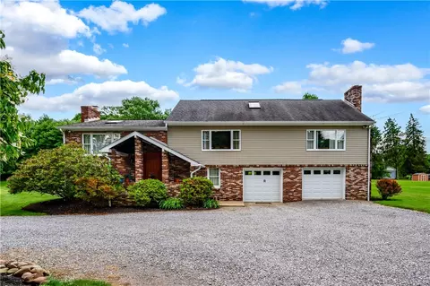 18 Stewart St, Tarentum, PA 15084