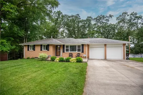 400 Greenwood Dr, Hermitage, PA 16148