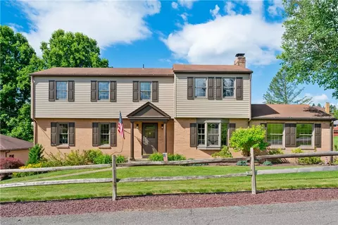 8 Porters Hollow Rd, Coraopolis, PA 15108
