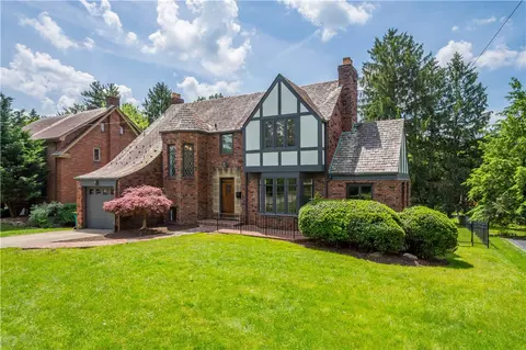 8 Glenvue Dr, Pittsburgh, PA 15237
