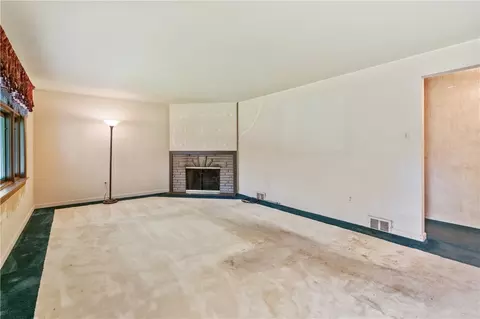 127 Johnston Rd, Pittsburgh, PA 15241 photo 2