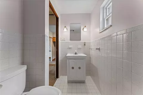 Bath - 1823 Devonshire Rd, Coraopolis, PA 15108 photo 4 of 4