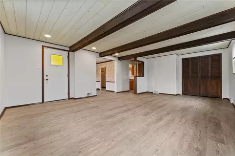 Living - 1823 Devonshire Rd, Coraopolis, PA 15108 photo 3 of 5