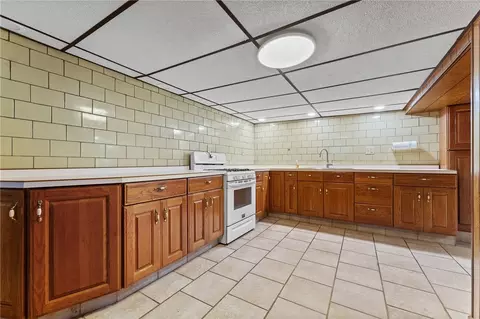 Kitchen - 1823 Devonshire Rd, Coraopolis, PA 15108 photo 2 of 2