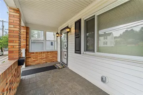 Exterior - 1823 Devonshire Rd, Coraopolis, PA 15108 photo 5 of 8