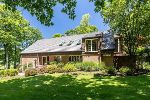 109 Grouse Ln, Sewickley, PA 15143