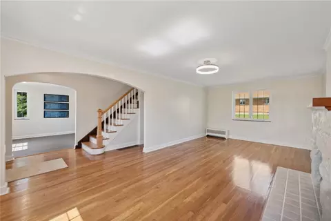 Living - 804 Willow St, Irwin, PA 15642 photo 2 of 4