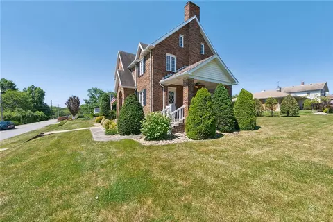 Exterior - 804 Willow St, Irwin, PA 15642 photo 3 of 11