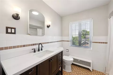 Bath - 804 Willow St, Irwin, PA 15642 photo 2 of 3