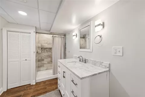 Bath - 804 Willow St, Irwin, PA 15642 photo 3 of 3