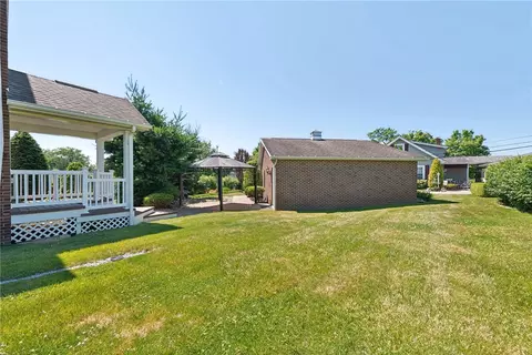 Exterior - 804 Willow St, Irwin, PA 15642 photo 6 of 11