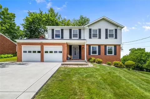 227 Essex Knoll Dr, Coraopolis, PA 15108