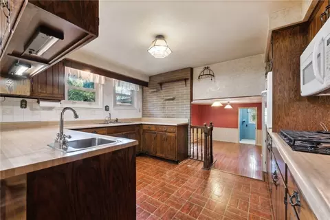 2213 Hall Ct, Export, PA 15632 photo 9