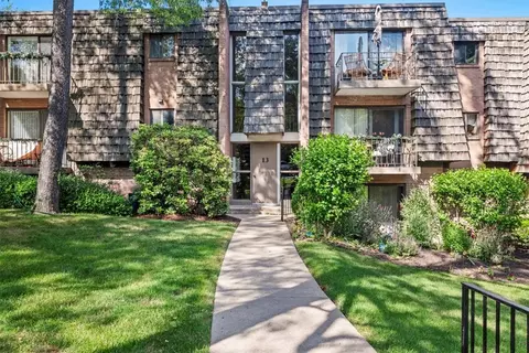 1324 Forest Green Dr #13, Coraopolis, PA 15108