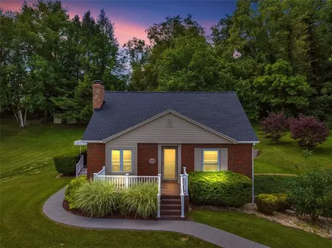 1395 Peterson Dr, Jefferson Hills, PA 15025