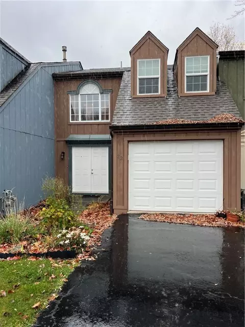 22 Monmouth Dr, Cranberry Township, PA 16066