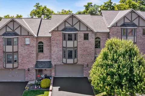 603 Brandon Way, Coraopolis, PA 15108