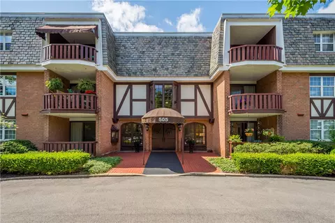 505 Grove St #17, Sewickley, PA 15143
