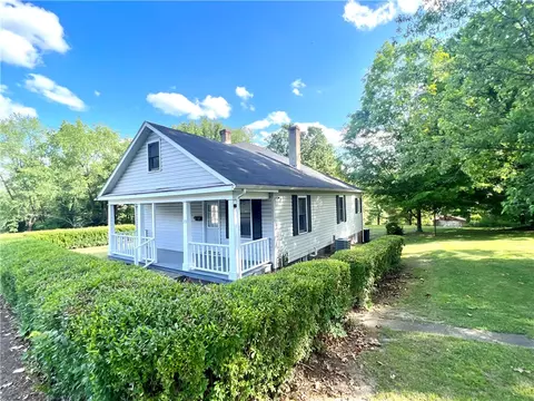 23 Walnut St, Burgettstown, PA 15021