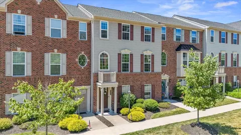 240 Thornapple Ln, Cranberry Township, PA 16066