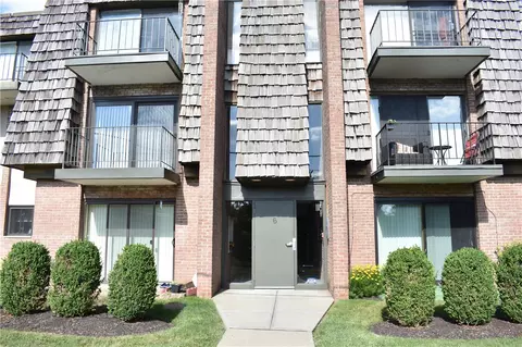 612 Forest Green Dr, Coraopolis, PA 15108