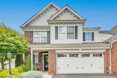 1416 Willowbrook Dr, Washington, PA 15301