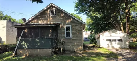 738 Marion Ave, Ellwood City, PA 16117