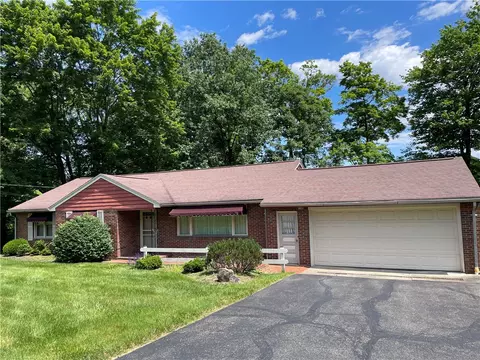 2968 Melvin Dr, New Castle, PA 16105
