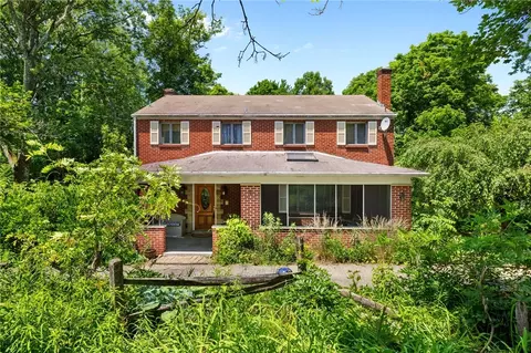 301 Greenfield Dr, Canonsburg, PA 15317