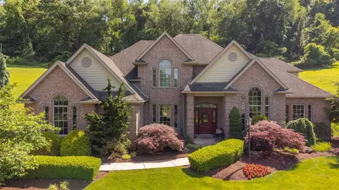 3906 Curlytail Ct, Murrysville, PA 15668