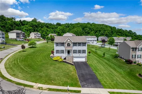 417 White Pine Ln, Baden, PA 15005