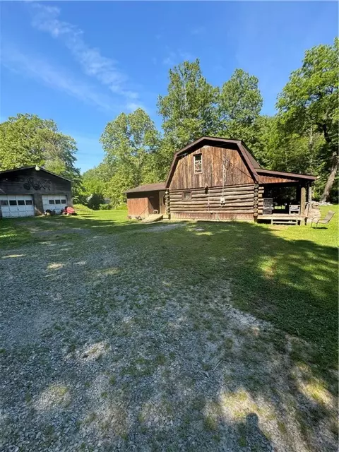 41 Hutchison Rd, Claysville, PA 15323