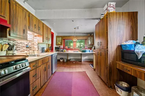 Kitchen - 621 Thomas Rd, Eighty Four, PA 15330 photo 1 of 2