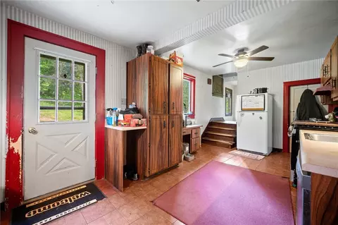 Entry Way - 621 Thomas Rd, Eighty Four, PA 15330 photo 1 of 2