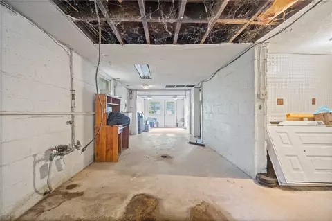 Entry Way - 621 Thomas Rd, Eighty Four, PA 15330 photo 2 of 2